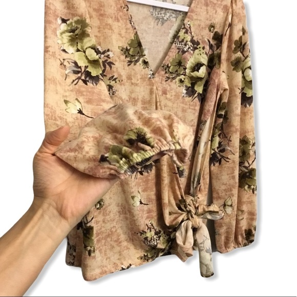 NWOT ENTRO FLORAL PRINT TOP - Picture 4 of 7